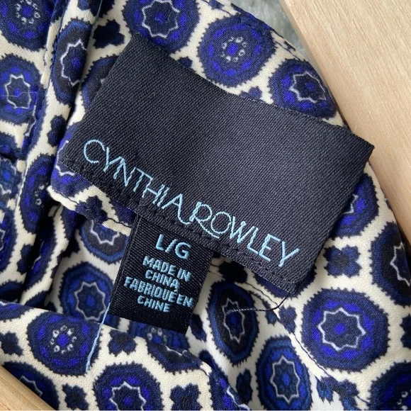 CYNTHIA ROWLEY NAVY AND CREAM GEOMETRIC PRINT FLOWY TOP/BLOUSE, LARGE - Picture 10 of 11